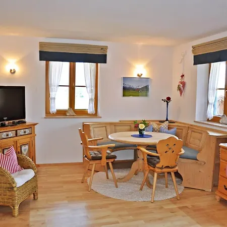 Gastehaus Christina -wallgau Отель