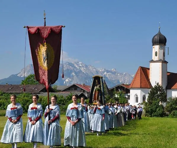 Gastehaus Christina -wallgau Отель Вальгау