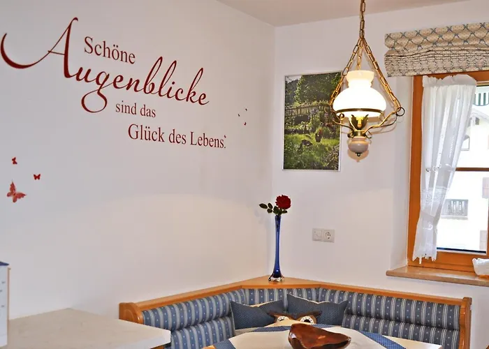 Gastehaus Christina -wallgau Отель Вальгау
