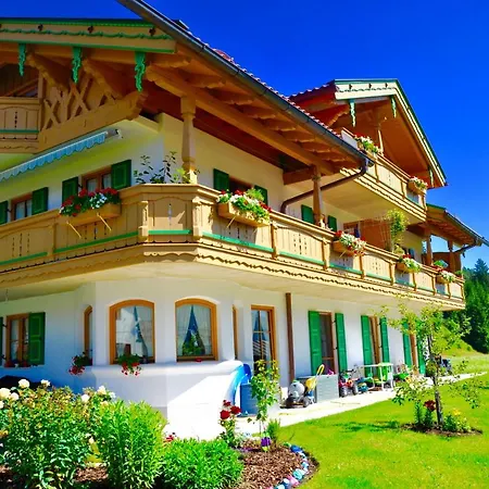 Gastehaus Christina -wallgau Hotel